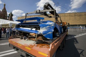 Bugatti EB110 crashes in Moscow during supercar parade