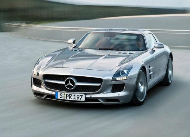2010 Mercedes SLS AMG promotional video and crash test